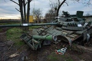 Окупанти за добу втратили понад 400 своїх вояк і 16 танків, 43 ББМ, літак і гелікоптер
