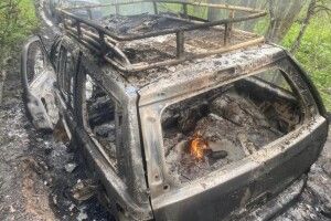 Від бойового автомобіля залишився тільки попіл. Вкрай потрібна допомога (Фото)