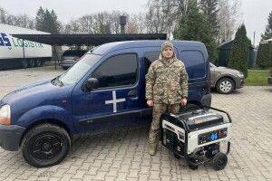 На Волині громада купила авто для свого вчителя, який на фронті захищає Україну
