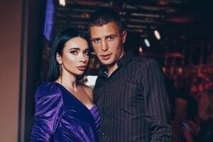 Нападник збірної України Артем Кравець розлучається з дружиною: у пари двоє синів і 10 років щасливого сімейного життя за плечима 