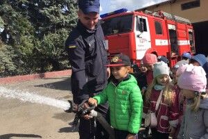 З нагоди професійного свята рятувальники запросили в гості юних волинян