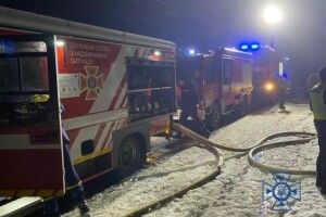 У Луцьку з охопленого полум'ям підвалу вивели чоловіка (Фото)