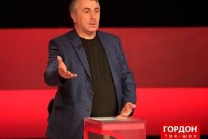Комплекс Отелло: Комаровський пояснив, чому Путін бомбить російськомовний Харків 