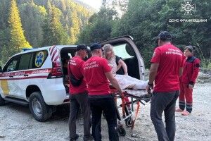 На Прикарпатті масово рятували травмованих та знесилених туристів