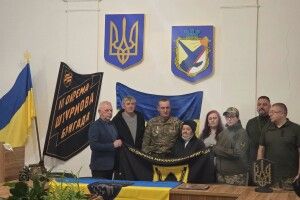 На Волині вшанували пам’ять загиблих захисників і передали їхнім родинам прапори бригади