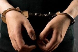 П’яний житель Луцька у Горохові жбурляв каміння у машини