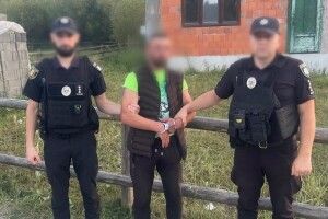 На Закарпатті п'яний військовий кинув гранату біля магазину