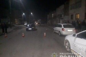 Дивом вижив: чоловіка переїхали одразу 2 автівки (Фото)