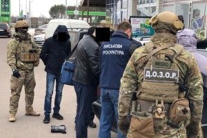 На Волині намагалися підкупити прикордонника, аби незаконно переміщувати через кордон сигарети (Фото)