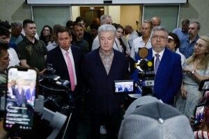 Порошенко застеріг владу від тиску на Верховний Суд: це підриває європейську інтеграцію України