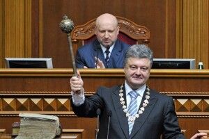 Зеленського просять замінити портрет Богдана Хмельницького на п'ятигривневій банкноті портретом Петра Порошенка