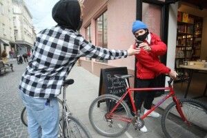 В Україні до кінця літа продовжили карантин, але з послабленнями обмежень