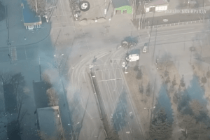  «Азов» показав відео полювання на російські танки в Маріуполі (Відео 18+)