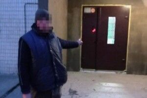 На Рівненщині 40-річний чоловік пограбував біля під'їзду жінку (Фото)