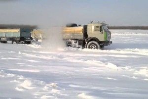 На Рівненщині 7-річний хлопчик вирішив під’їхати, вчепившись за «КАМАЗ»