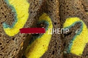 У магазині помітили хліб з мочалкою всередині (Фото)