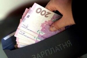 Середня зарплата в Україні за місяць зросла на 499 гривень  