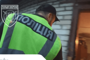 На Волині допомогли виснаженому дезорієнтованому чоловікові повернутися додому (Відео)