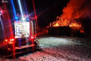 Ввечері перед Різдвом на Волині горів будинок