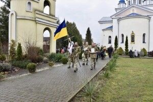 Сьогодні у Луцькій громаді провели в останню путь Героя Володимира Олійника