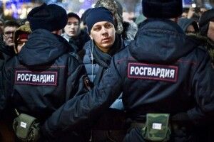 У Москві розпочалися арешти військових, центр міста перекрили 