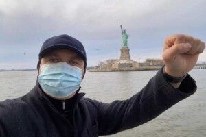 Екс-очільник Рівненщини програв вибори мера і чкурнув у США на інавгурацію Джо Байдена (Фото)