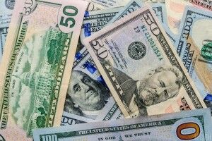 В Україні почав дорожчати долар