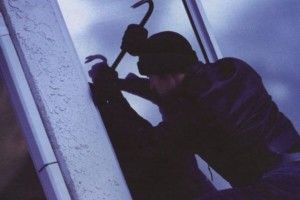 Поки волинянина не було у хаті, з неї зникли 1300 доларів, 50 євро і 100 злотих