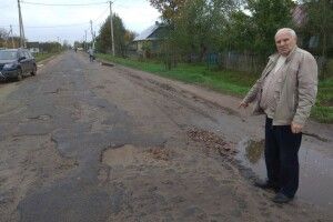 «Поганому танцюристу»:  у Великій Глуші на Волині дорогу спочатку завадив відремонтувати дощ, а потім - холод