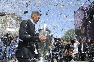 Андрій Шевченко прошпацирував Хрещатиком з кубком Ліги чемпіонів