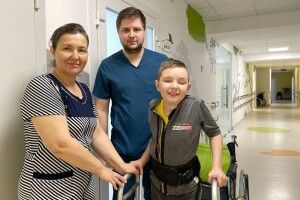 Львівські реабілітологи допомогли стати на ноги 12-річному хлопчику з Волині
