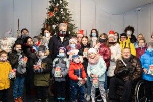 Порошенки запросили на ковзанку вихованців дитбудинків 