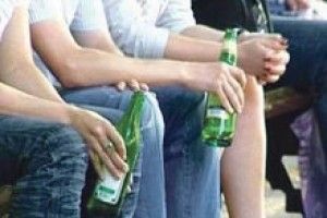 «БЕЗНЕВИННЕ» ПИВО РОБИТЬ ПІДЛІТКІВ АЛКОГОЛІКАМИ