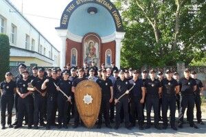 Найкращі патрульні Рівного озброїлися шаблями, бунчуком та щитом (фото)