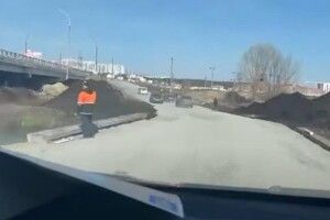 Відкрито тимчасовий міст, що з'єднає звільнені міста з Києвом (Відео)