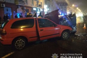 У Рівному п'яний водій іномарки виїхав на зустрічну і врізався у ВАЗ