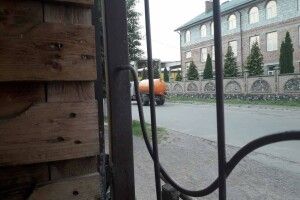 Керівник луцького підприємства, якого спіймали на зливі нечистот в каналізаційні люки, погрожував «звільнити» муніципалів