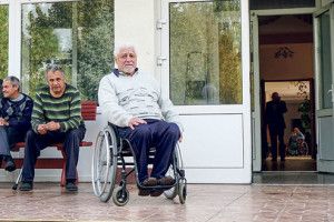 І в луцькому будинку престарілих кують перемогу на сході