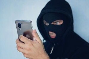 Дідусь з Рожище «відшив» шахраїв