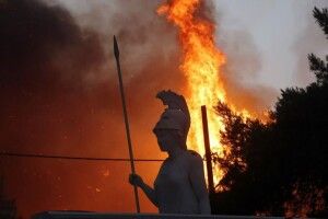 Греція нині воює з лісовими пожежами на 56 фронтах
