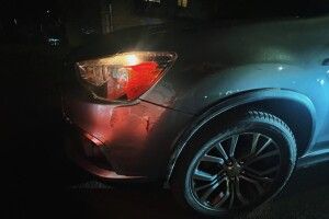 У Луцьку тролейбус врізався в припарковану автівку