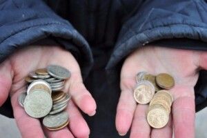 Змушувала дитину жебракувати біля монастиря: як на Волині покарали матір 