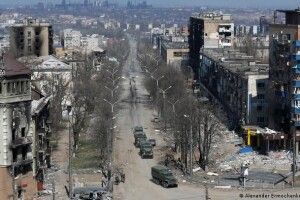 Маріуполь не впав: Шмигаль заявив про сміливе рішення захисників міста