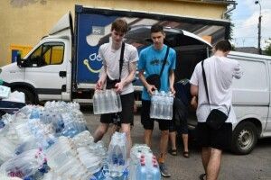 На Херсонщину з Рівненщини вирушила перша фура з допомогою