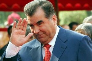 Нашим ще далеко: президент Таджикистану оголосив себе музейним експонатом