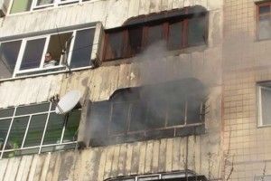 У львівській багатоповерхівці палала квартира: десятки людей евакуювали (ВІДЕО)