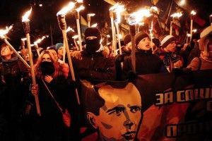 Як у Києві проходила смолоскипна хода вулицями Києва на честь Степана Бандери (Відео)