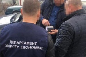 На Рівненщині впіймали на хабарі голову райдержадміністрації (фото)
