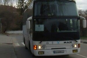 «Це служіння Церкві і людям». У Луцьку монахи возять лікарів на чергування (Відео)