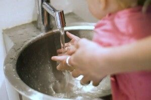Яка вода тече в домівках волинян